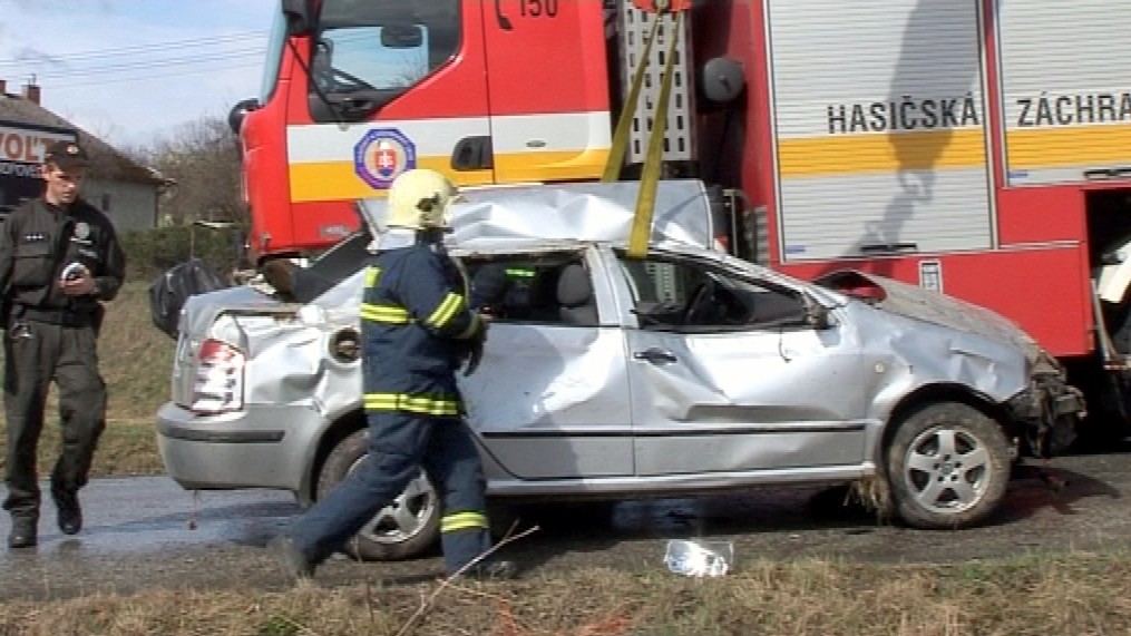 Nehoda_vážna_hasiči_policajti